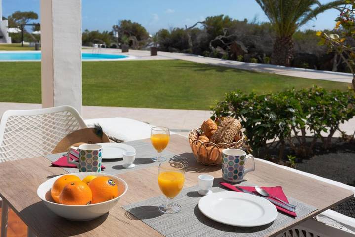 Gîte pour 4 personnes, avec piscine ainsi que vue et jardin dans Charco del Palo - 3
