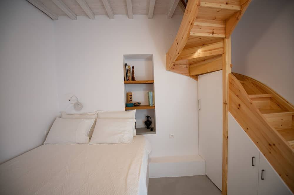 A beautiful, newly renovated, fully equipped traditional house in Glossa in Glossa, Sporaden