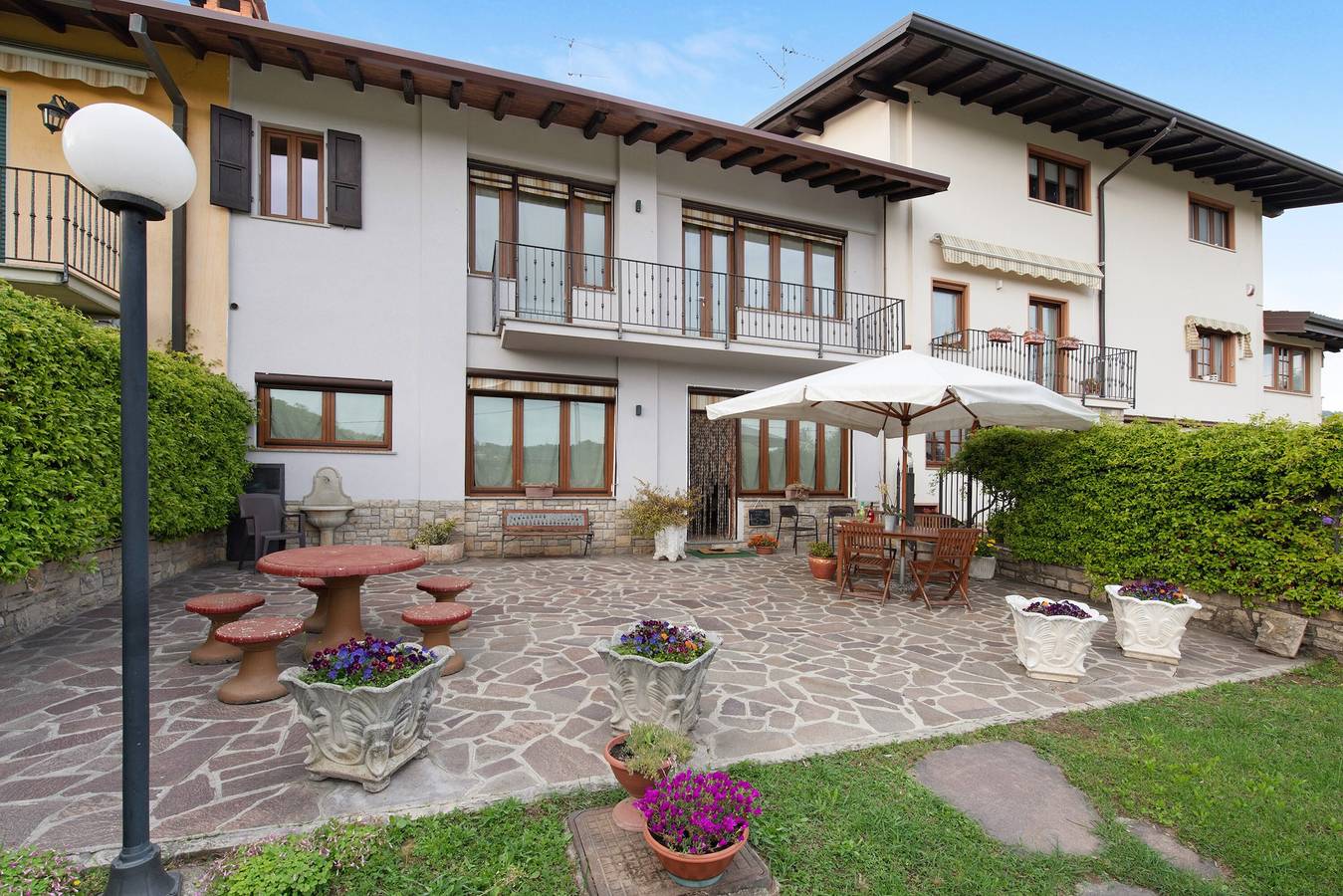 Casa Vacanza per 9 Persone in Villongo, Prealpi Bergamasche Orientali
