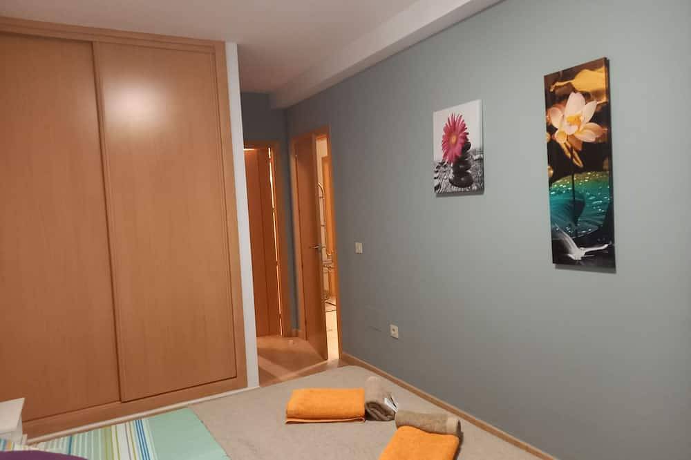 Apartamento entero, Amplio Apartamento, Wifi, Terraza Con Flores, orientado al sur, al mar y al pueblo. in La Postura, Adeje