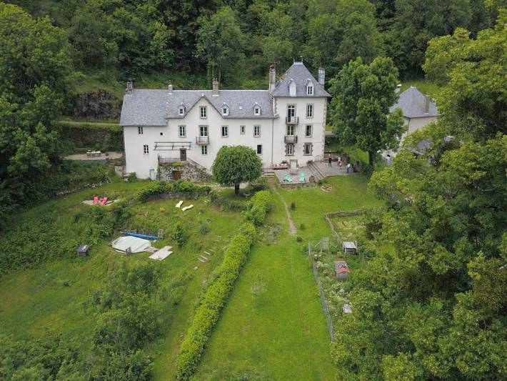 Maison d’hôte pour 4 personnes, avec Balcon et Jacuzzi ainsi que Terrasse et Jardin à Lavigerie