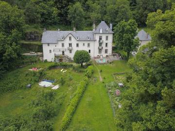 Maison d’hôte pour 2 personnes, avec piscine et jardin ainsi que sauna et jacuzzi dans le Cantal