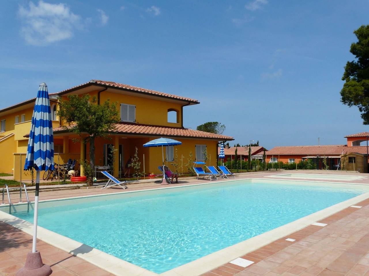 Apartamento entero, Unterkunft in einer Residenz, in der Nähe des Meeres, Schwimmbad in Scarlino, Provincia de Grosseto
