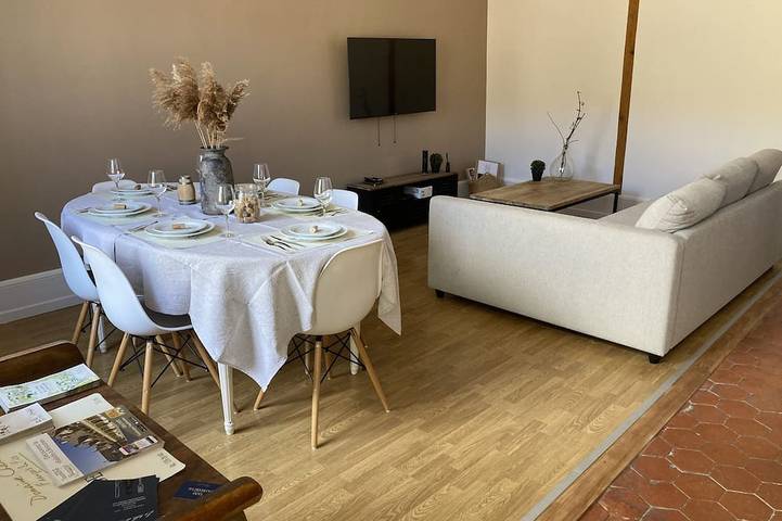 Location de vacances pour 12 personnes, avec balcon à Nantoux