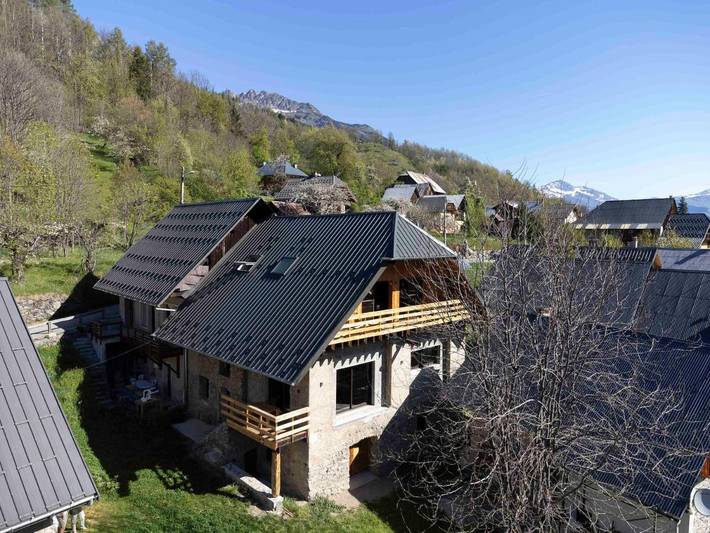 Gîte pour 17 personnes, avec jardin et vue à Saint-Alban-des-Villards