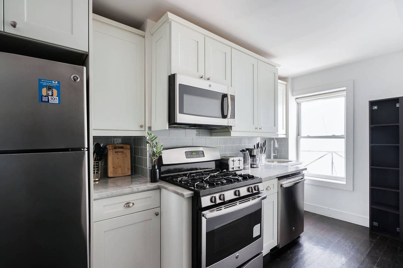 Entire apartment, 39-3  Newly renovated 3 Br Prime midtown sleeps 6 in Manhattan, New York City