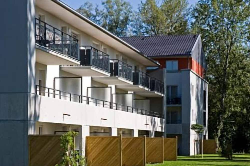 Scenic Retreat near Lake Geneva, Jura forests and Mont Blanc in Divonne-les-Bains, Gex