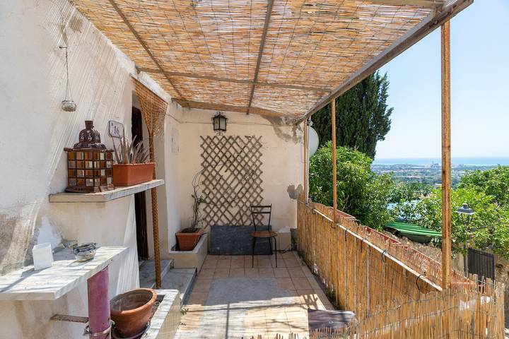 Geheel appartement, Appartement 'Un Pezzo di Storia vicino al Mare' met tuin in Rosignano Marittimo, Etruskische kust