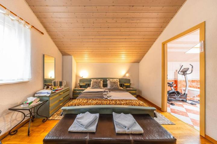 Appartement de vacances pour 2 personnes, avec terrasse ainsi que jacuzzi et jardin