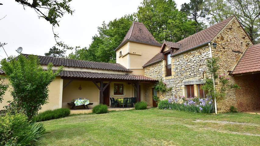 Gîte pour 8 personnes, avec jardin et terrasse à Cazals
