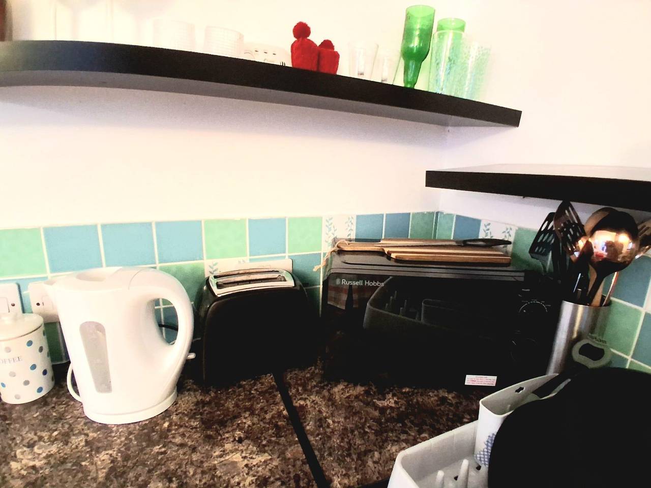 Ganzes Studio, Porthleven Studio, Sleeps 3,  Patio & Beach Access in Porthleven, Cornwall