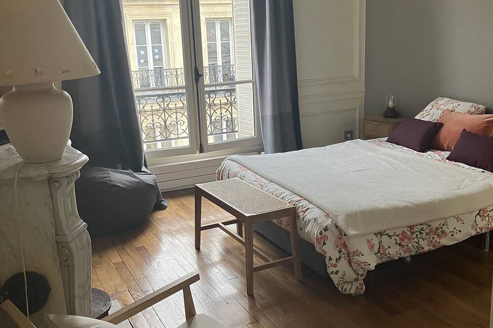 Chambre Bed and Breakfast Quartier de Leurope Paris 9ieme in Parigi, Ile-de-France