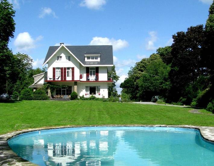 Hôtel pour 2 personnes, avec Jacuzzi et Terrasse ainsi que Jardin et Piscine à Spa