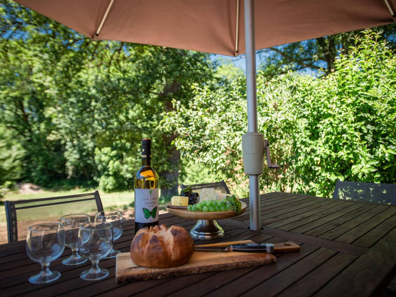 Vakantiehuis op klein park met zicht zwembad in Le Bourg (Lot), Causses du Quercy Regional Nature Park