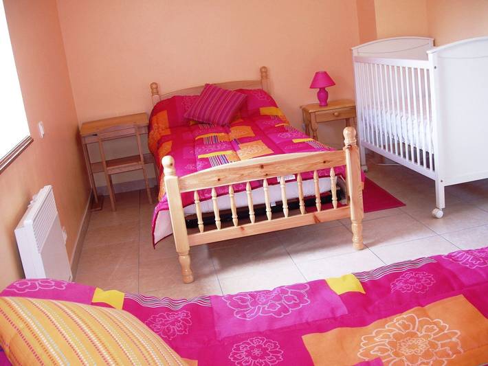 Gîte pour 10 personnes, avec terrasse et jardin, animaux acceptés à Isigny-le-Buat - 3