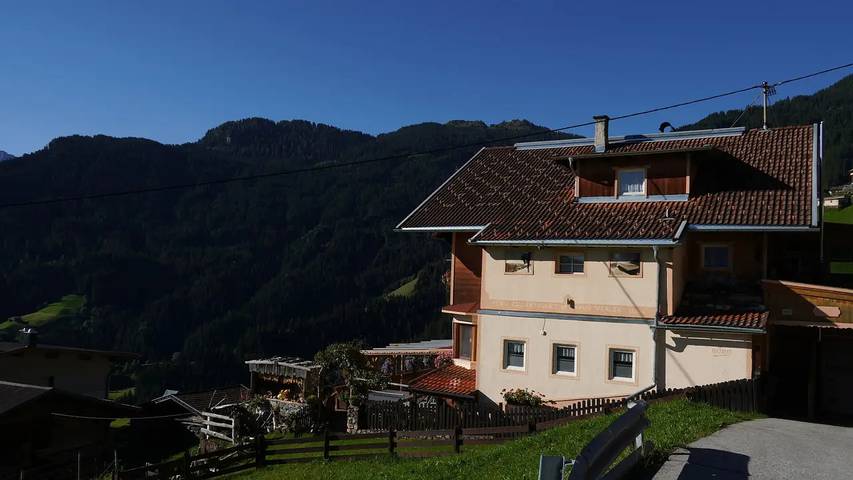 Hütte für 13 Personen, mit Garten, mit Haustier in Hippach