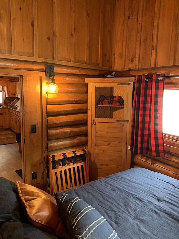 Charming Log Cabin with dock space for your boat on Crosslake in Crosslake, Crow Wing County