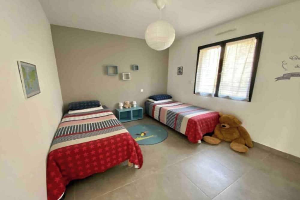 Appartement entier, Modern Villa with Pool & Vineyard Views – Heart of Provence in Le Puy-Sainte-Réparade, Région d'Aix-en-Provence