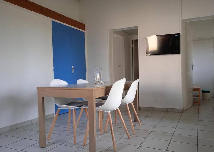 Parc de vacances pour 5 personnes, avec vue ainsi que piscine et jardin, animaux acceptés à Prailles - 3