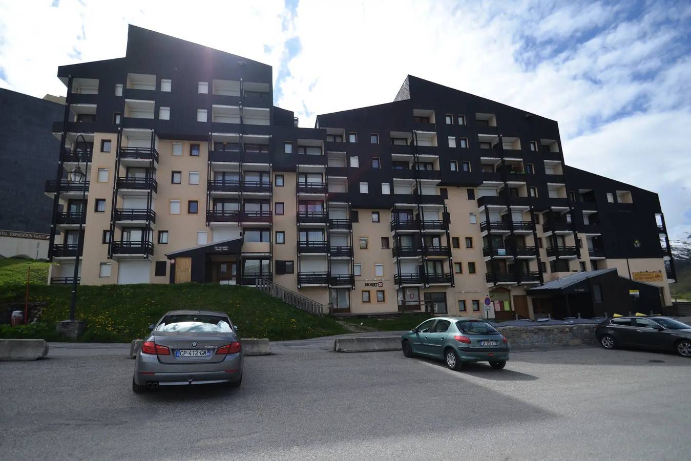 Studio entier, Grand studio coin chambre séparé cuisine équipée aux Ménuires pour 4 personnes in Les Menuires, Saint-Martin-de-Belleville