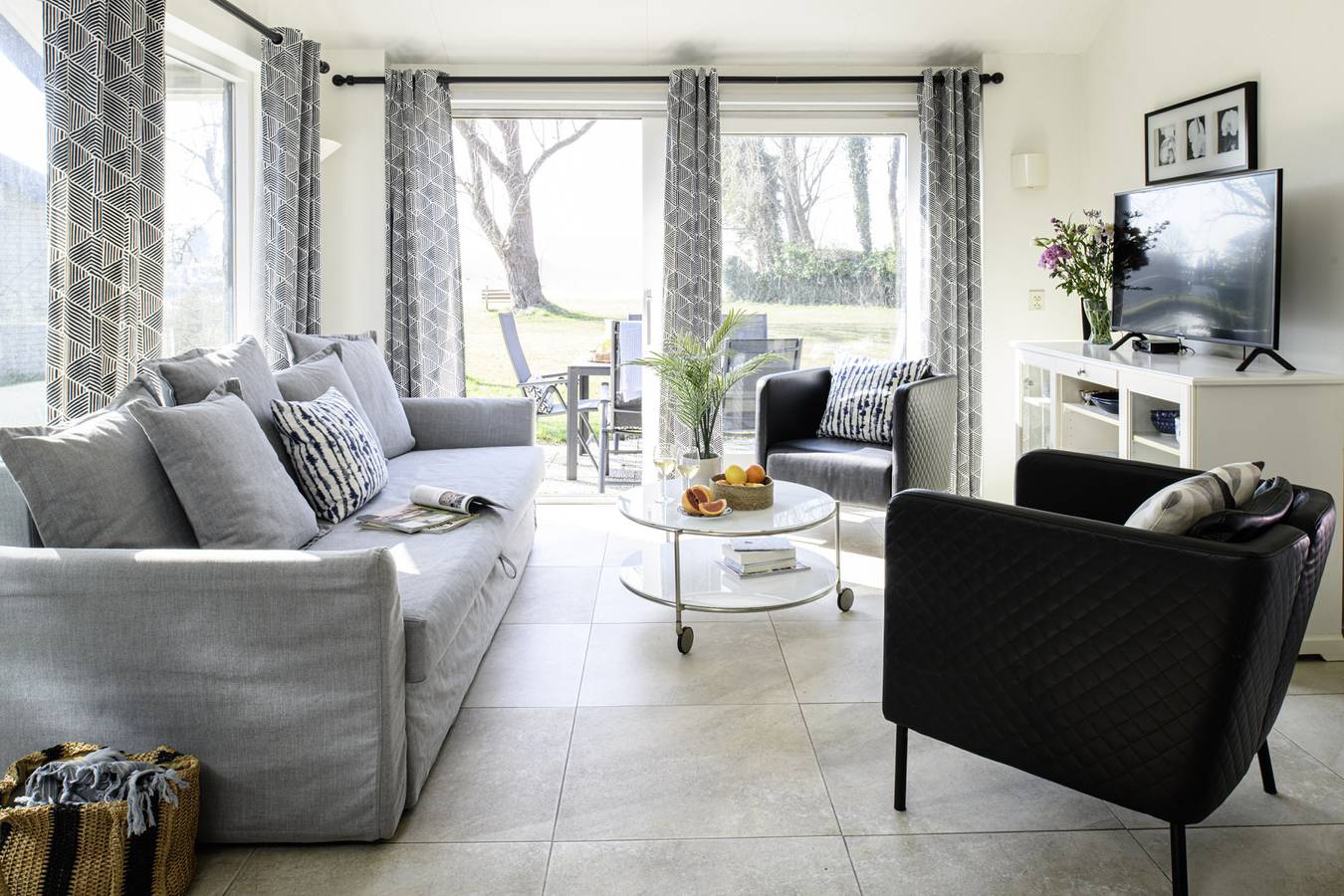 Moderner Bungalow für 6 Personen mit privatem Bootssteg im Park an den Loosdrecht-Seen. in Boomhoek, Loosdrecht