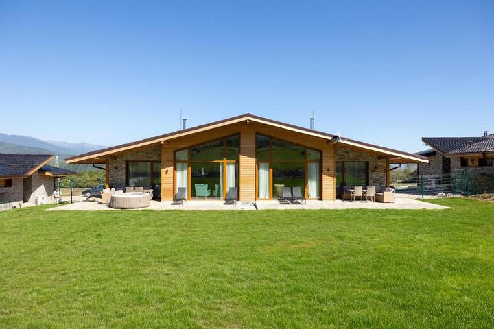 Casa rural para 8 personas, con jardín y jacuzzi en Bulgaria