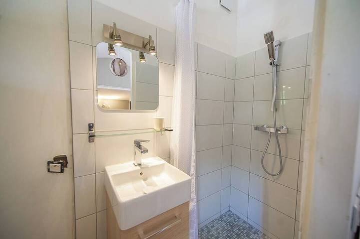 Vakantiewoning voor 2 personen, with terras and tuin as well as zwembad in Le Plan-de-la-Tour