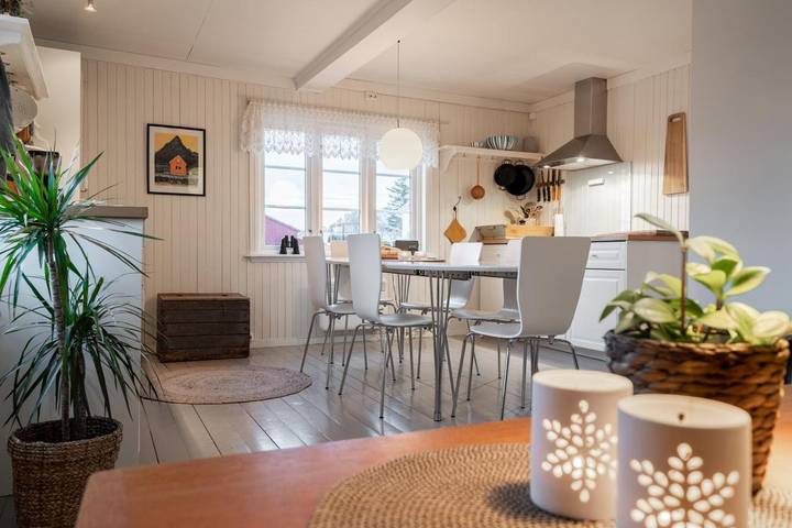 Vacation rental for 6 people, with Balcony and Terrace as well as View in Lofoten