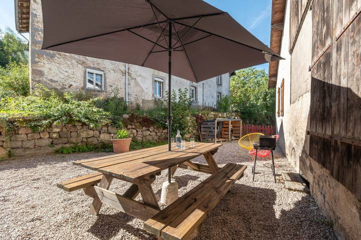 Gîte pour 8 personnes, avec Jardin à Rochesson