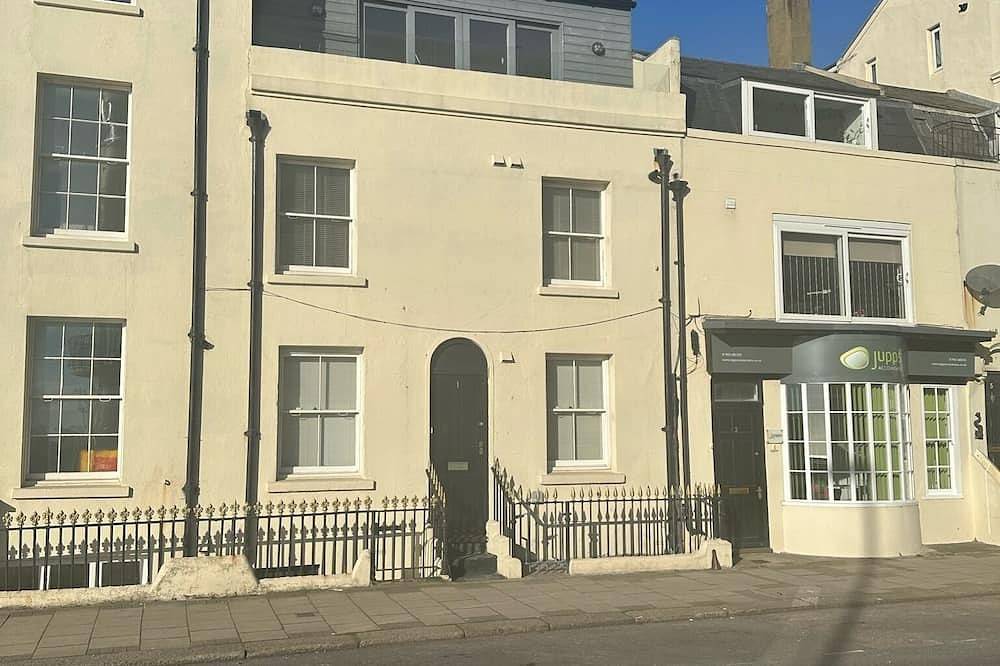 House by the Sea, Worthing. in Worthing, West Sussex