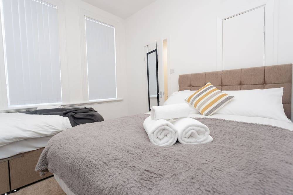 Entire apartment, Leeds -One Bed Apartment sleeps 4 Kirkstall House in Leeds, West Yorkshire