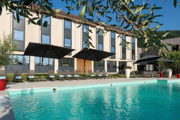 Hôtel pour 2 personnes, avec Terrasse ainsi que Piscine et Vue à Saint-Quentin-sur-Isère