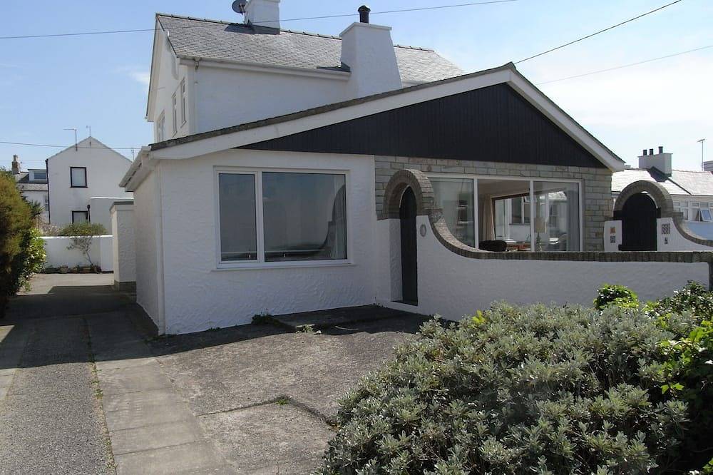 Cottage for 8 People in Rhosneigr, Isle of Anglesey