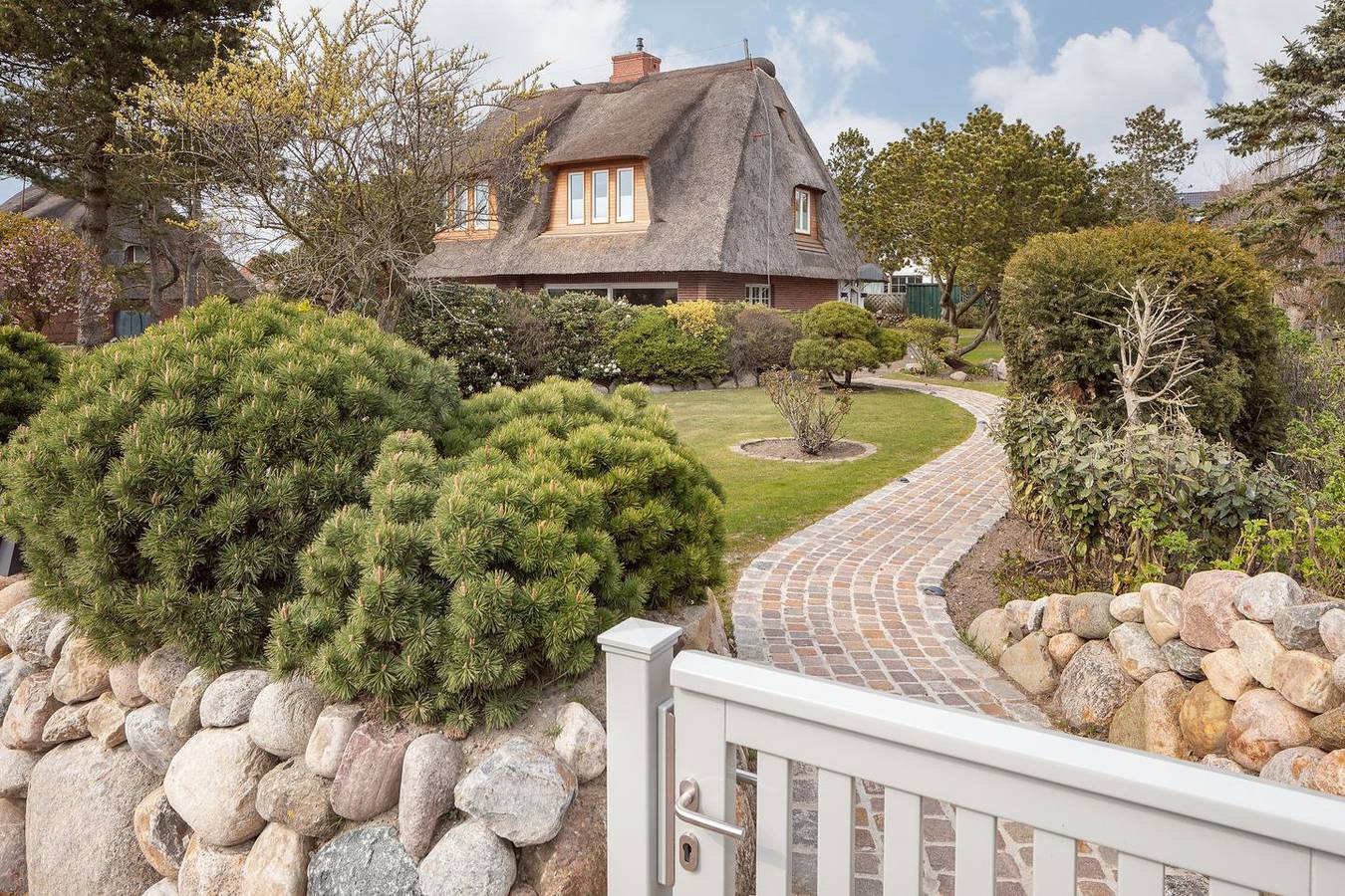 Wenn Tradition auf Moderne trifft entsteht ein Schmuckstück wie das Seehüs in Wenningstedt, Sylt