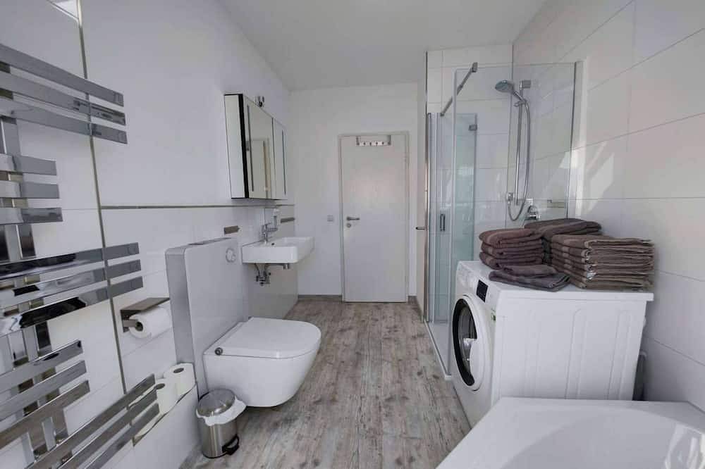 Ganze Wohnung, 3Zkb 130\"Laser Projektor Sound Balkon 2 Stellplätze in Waldbronn, Nordschwarzwald