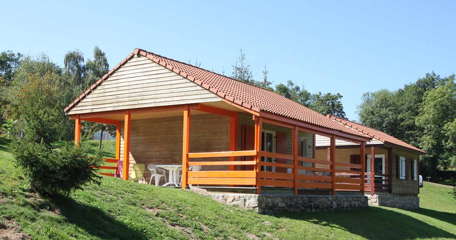 Chalet pour 6 personnes, avec terrasse ainsi que jardin et piscine, animaux acceptés dans Lozère - 2