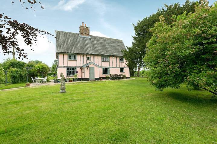 Bed and breakfast for 2 people, with Balcony and Terrace as well as Hot tub and Garden in Suffolk