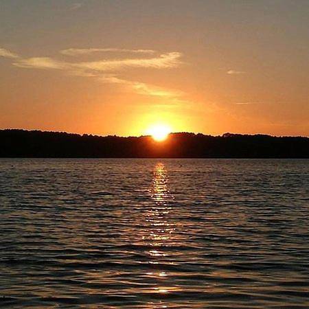 Camping pour 6 personnes, avec jardin et jacuzzi ainsi que bassin pour enfant et piscine