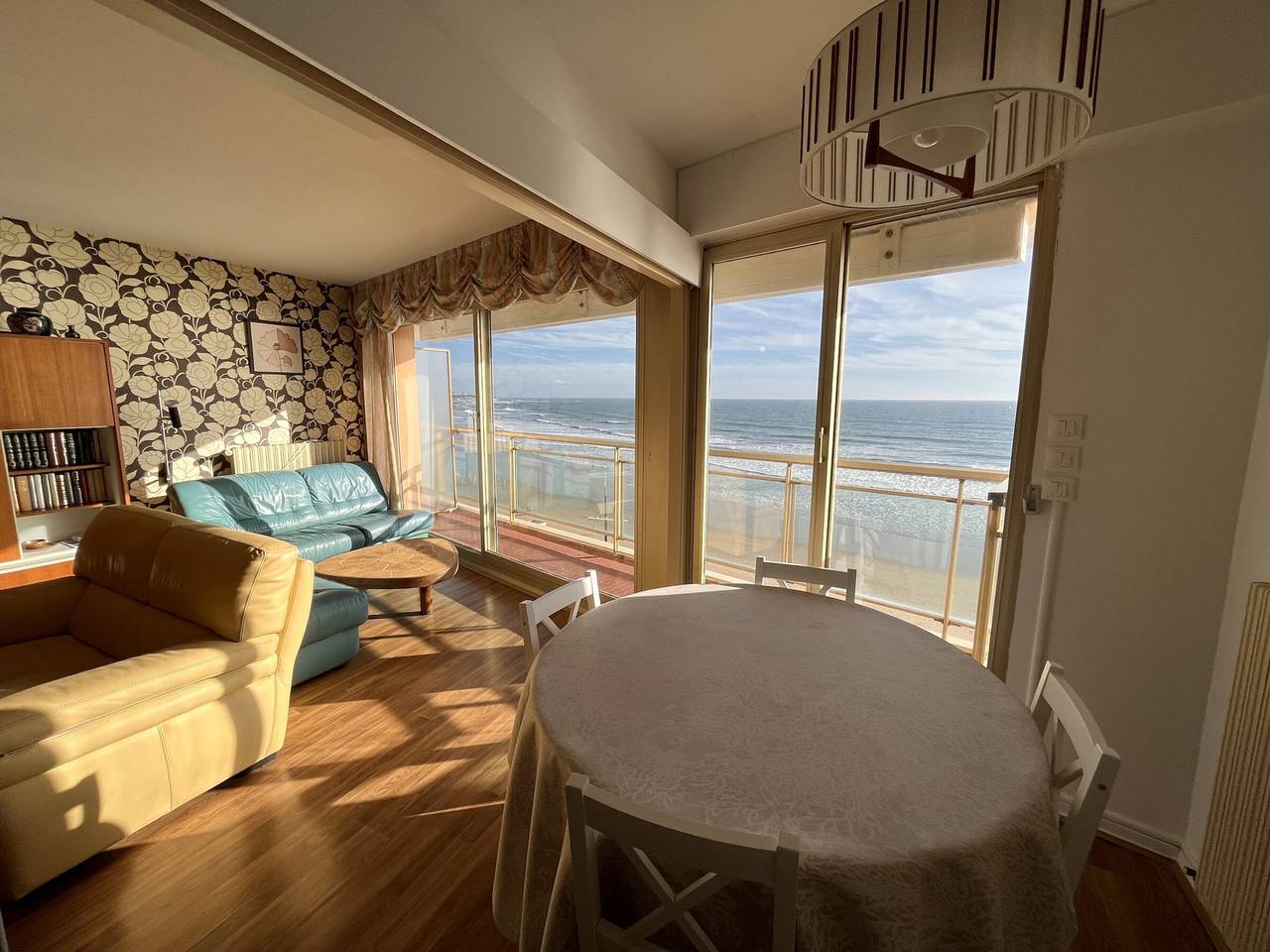 Entire apartment, 2-bedroom apartment, central Les Sables-d'Olonne, balcony, Wifi in Les Sables-d'Olonne, Vendée