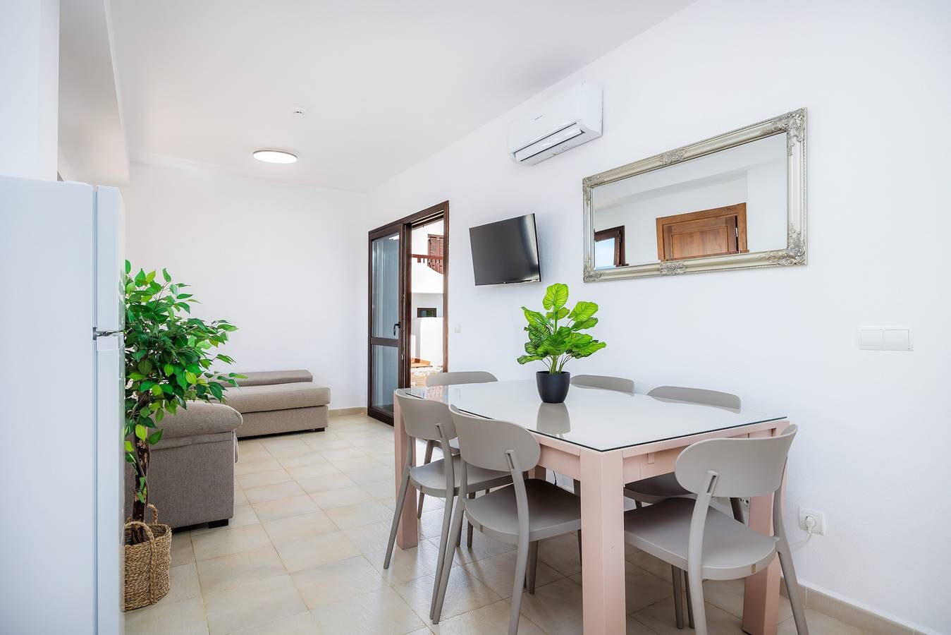 Entire apartment, Apartment La Perla de Cala d'Or 3 with Shared Pool, Garden & Wi-Fi in Cala Egos, Santanyí