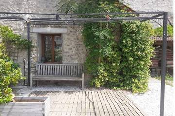 Gîte pour 4 personnes, avec terrasse à Condé-Sainte-Libiaire