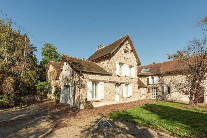 Gîte pour 12 personnes, avec terrasse et jardin à Couilly-Pont-aux-Dames