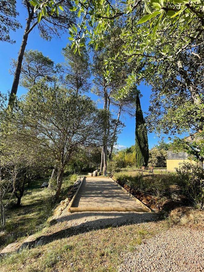 Location de vacances pour 6 personnes, avec piscine ainsi que vue et jardin à Le Thoronet - 3