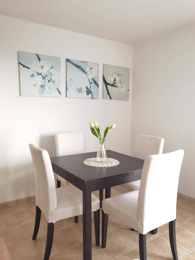 Gîte pour 3 personnes, avec vue et terrasse à La Santa - 4