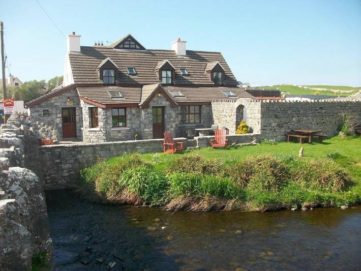 Location de vacances pour 2 personnes, avec vue ainsi que jardin et terrasse à Doolin