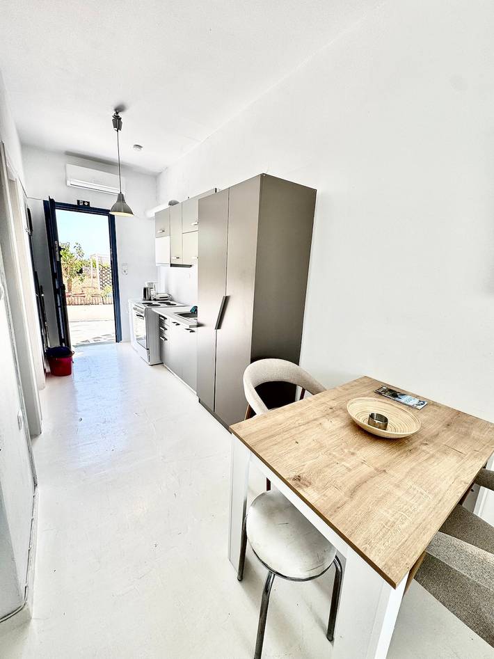 Ganze Wohnung, Ferienwohnung 'Lefkopetra' mit gemeinsamer Terrasse, Wi-Fi und Klimaanlage in Tínos