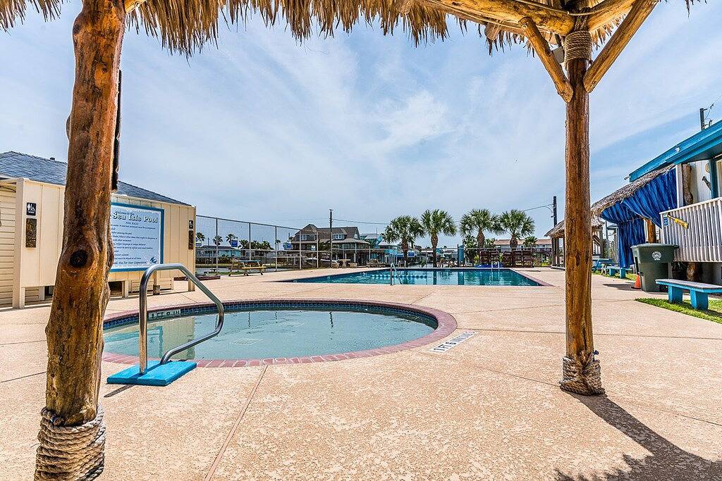 Great home in Sea Isle! Short distance to the Beach! in Galveston Island, Galveston
