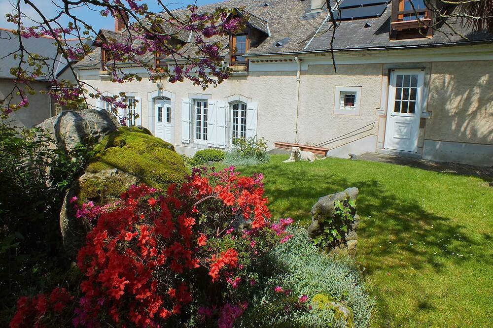 Chambres et table d'hôtes à la ferme, Lourdes, Pyrénées, Anousta in Loubajac, Hautes-Pyrénées