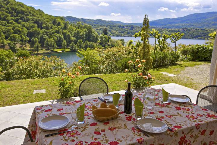Ferienwohnung für 5 Personen, mit Terrasse und Garten sowie Seeblick und Ausblick im Piemont - 4