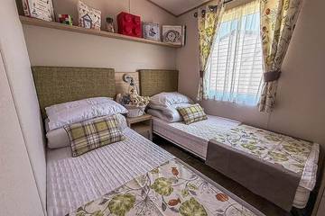 Static Caravan for 6 People in Waveney District, Suffolk, Photo 3